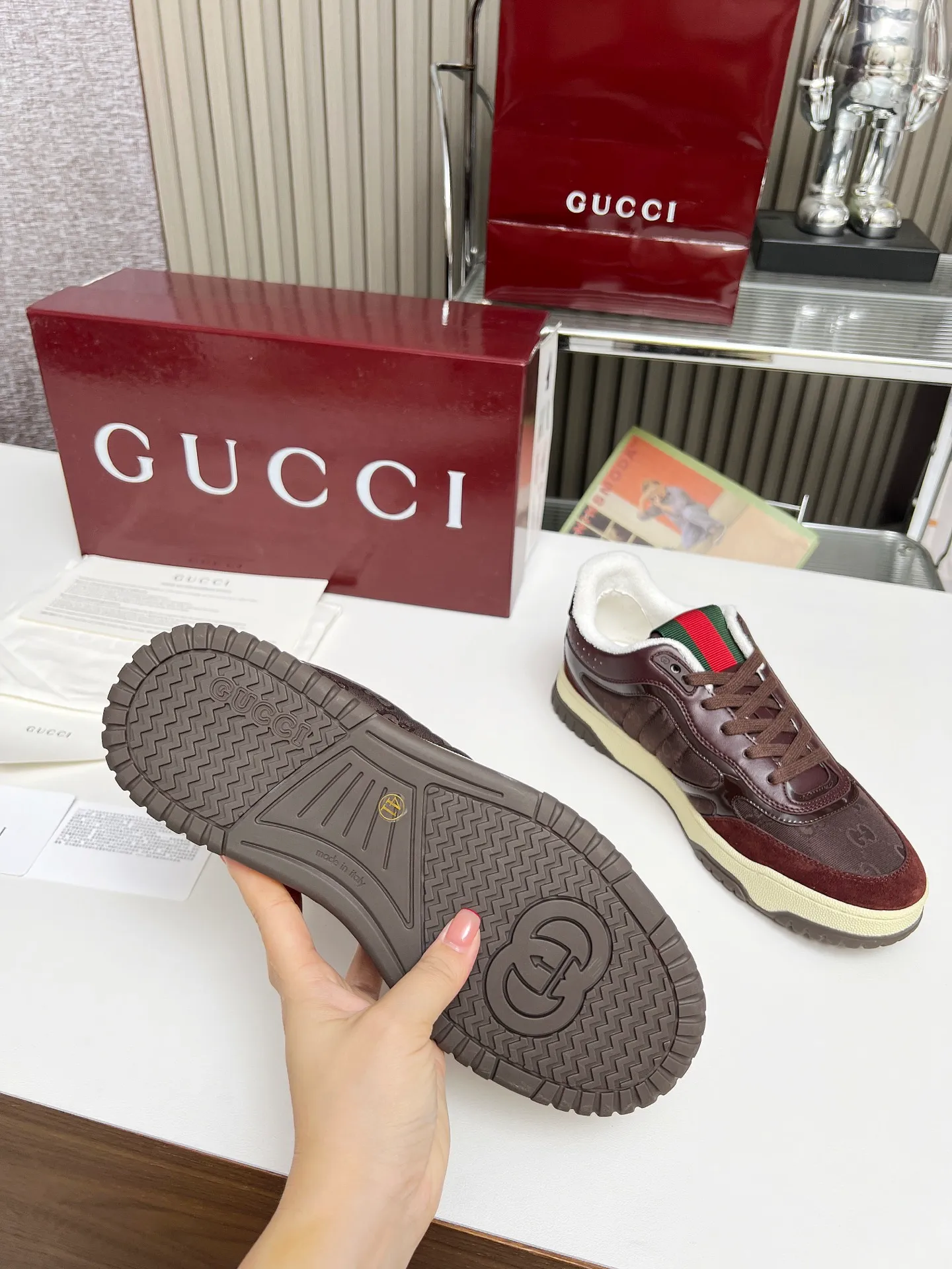 [G Home] P: 600💰 Couple size: Female 35-40. Male 39-44 (45 custom-made) 🆕2025.GUCC Gucci original order quality The latest popular high and low top aged couple sneakers series shipped original purchase development and production, this high and low top sneakers adopt a basketball-style silhouette design, cleverly integrated with hollow panels and distressed effects, showing unique ingenuity. The ingenuity incorporates brand logo details such as interlocking Double G styling accessories and Gucci lettering, a low-key tribute to the brand's design heritage. Exquisite packaging at the delivery counter 🛍📦 ▪️ Fabric: Original customized imported first-layer cowhide ▪️ Inner lining: Imported first-layer cowhide ▪️ Sole: Original molded two-color TPU sole ▪️ Sole thickness: 3cm